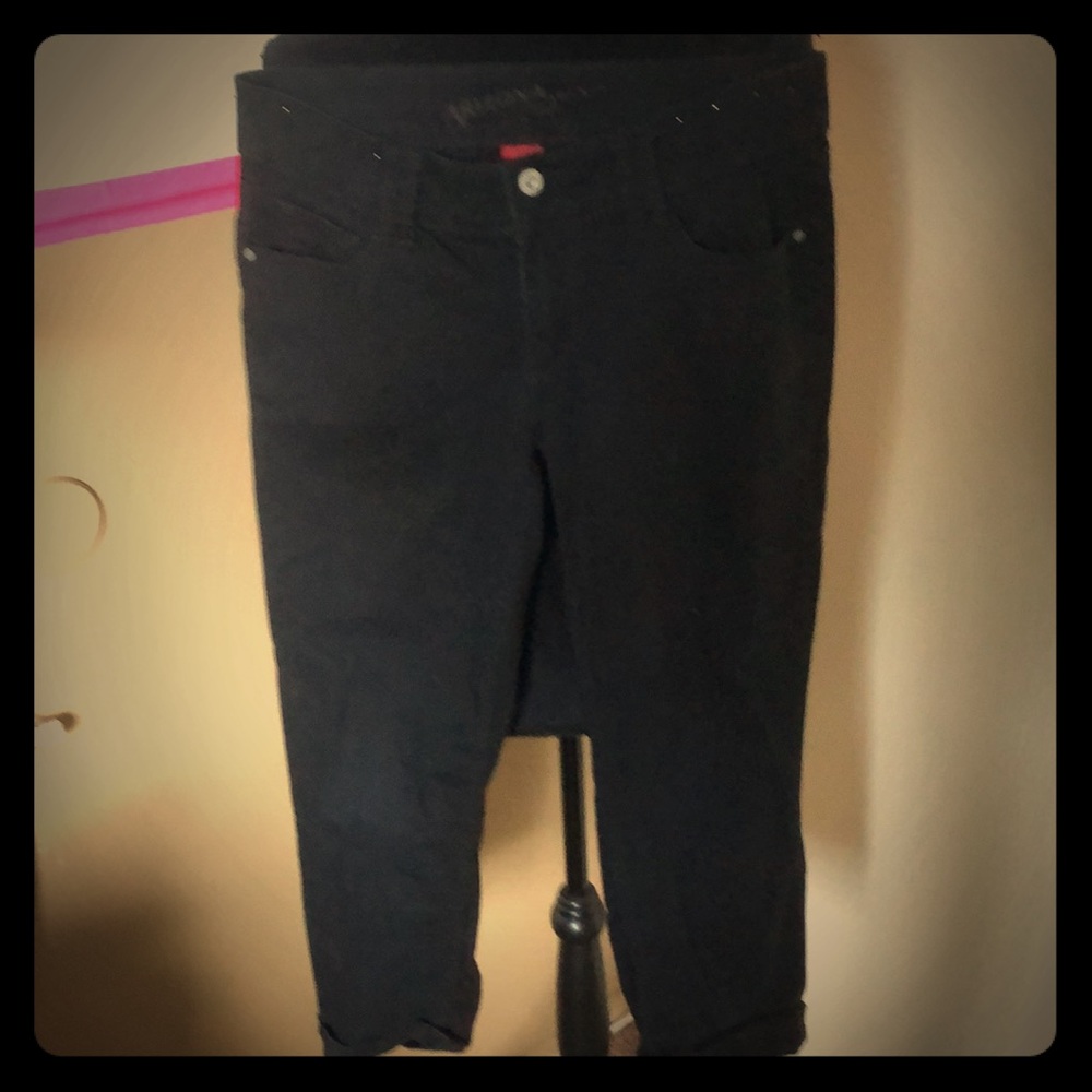 Black Capri low rise pants